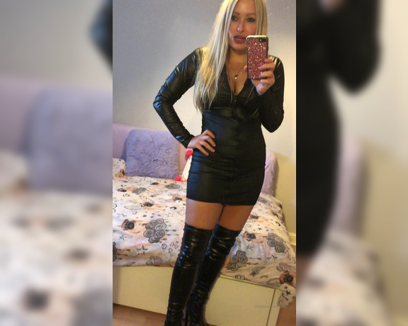 Kaz B aka kazbxx Femdom - 10-02-2019 OnlyFans Video - Waiting for Slave and thought Id do a quick vid to amuse myself