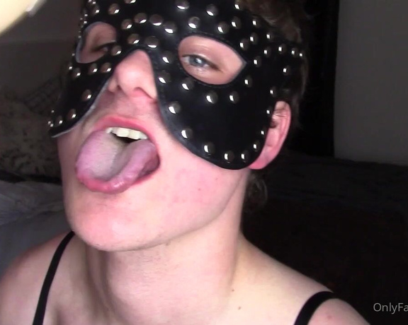 Kaz B aka kazbxx Femdom - 09-08-2020 OnlyFans Video - On his slutty tongue it goes