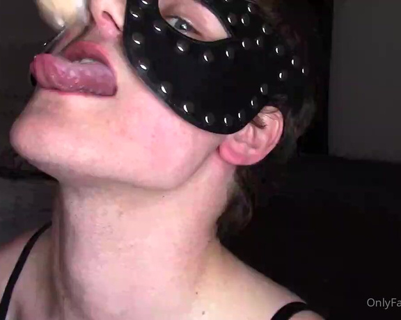 Kaz B aka kazbxx Femdom - 09-08-2020 OnlyFans Video - On his slutty tongue it goes