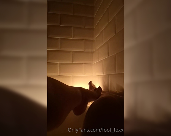 KTP aka keepthemprettyx Foot Fetish - 10-19-2020 OnlyFans Video - Watch my pretty toes and thick legs enjoy this hot bath, my body felt so soft