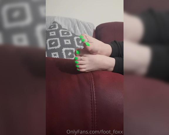 KTP aka keepthemprettyx Foot Fetish - 03-11-2021 OnlyFans Video - Youre at a friends house his sister comes home, kicks off her shoes and socks and