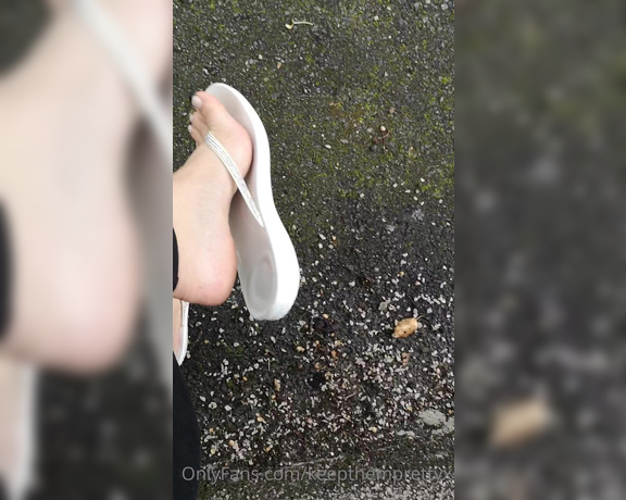 KTP aka keepthemprettyx Foot Fetish - 08-29-2021 OnlyFans Video - Some public flip flop play