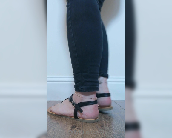 KTP aka keepthemprettyx Foot Fetish - 10-16-2020 OnlyFans Video - 360 view of French pedi, black sandals and lots of toe rings  watch me tease