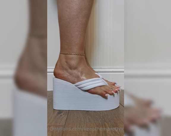 KTP aka keepthemprettyx Foot Fetish - 04-20-2022 OnlyFans Video - Ugh these shoes just arrived and Im obsessed with how my toes can hang over the