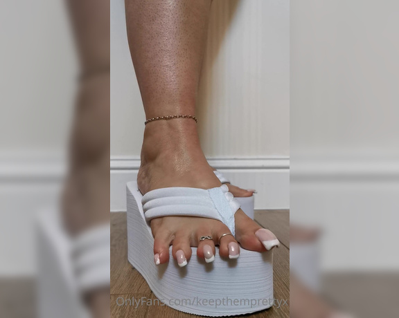 KTP aka keepthemprettyx Foot Fetish - 04-20-2022 OnlyFans Video - Ugh these shoes just arrived and Im obsessed with how my toes can hang over the