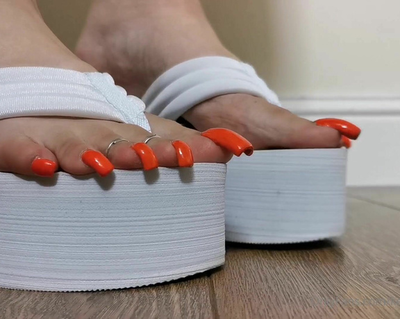 KTP aka keepthemprettyx Foot Fetish - 05-10-2022 OnlyFans Video - Modelling this pedi in these wedges for you I really love doing thissss I cannot describe