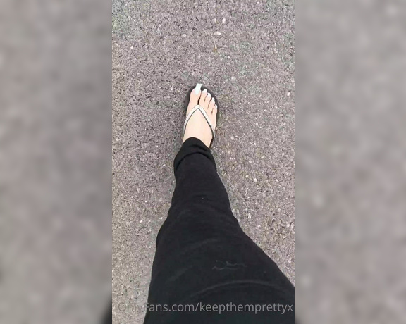 KTP aka keepthemprettyx Foot Fetish - 06-09-2022 OnlyFans Video - Todays installment of walking the dog Im looking after atm, shall I do one of these