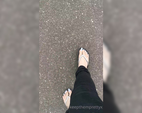 KTP aka keepthemprettyx Foot Fetish - 06-09-2022 OnlyFans Video - Todays installment of walking the dog Im looking after atm, shall I do one of these