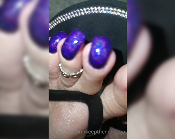 KTP aka keepthemprettyx Foot Fetish - 07-03-2022 OnlyFans Video - Some very quick snaps of my new pedi Im actually OBSESSED