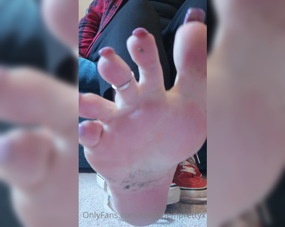 KTP aka keepthemprettyx Foot Fetish - 06-26-2021 OnlyFans Video - Ive been wearing these vans all day without socks  they make my feet so soft