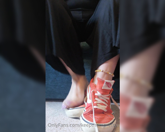 KTP aka keepthemprettyx Foot Fetish - 06-26-2021 OnlyFans Video - Ive been wearing these vans all day without socks  they make my feet so soft