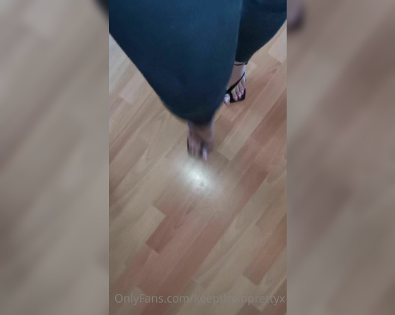 KTP aka keepthemprettyx Foot Fetish - 01-21-2023 OnlyFans Video - Heels in motion