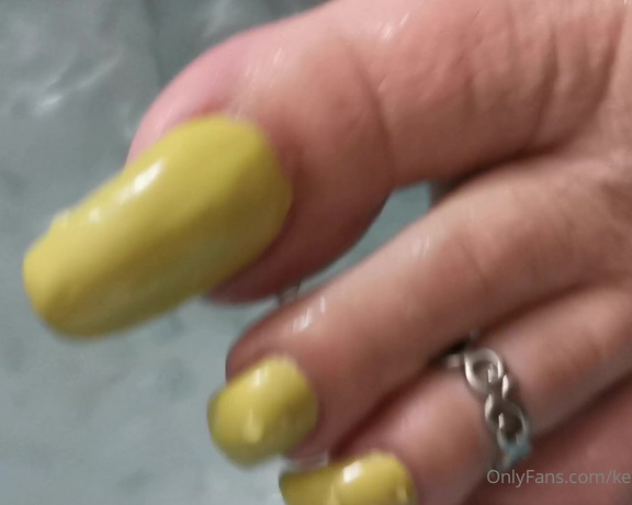 KTP aka keepthemprettyx Foot Fetish - 07-01-2022 OnlyFans Video - Giving them a nice bath before changing pedi  happy Friday my loves Dont forget if