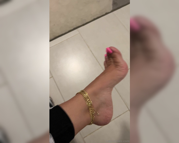 LatinaSolez aka latinasolez Foot Fetish - 10-30-2023 OnlyFans Video - Ladies night home Karaoke   my friend has a nice voice