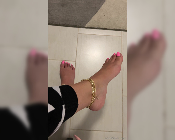 LatinaSolez aka latinasolez Foot Fetish - 10-30-2023 OnlyFans Video - Ladies night home Karaoke   my friend has a nice voice