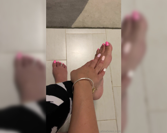 LatinaSolez aka latinasolez Foot Fetish - 10-30-2023 OnlyFans Video - Ladies night home Karaoke   my friend has a nice voice