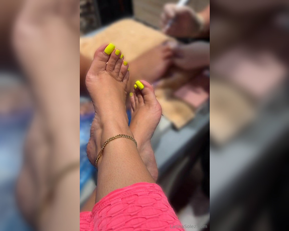 LatinaSolez aka latinasolez Foot Fetish - 12-05-2023 OnlyFans Video - Took my daughter for her pedi