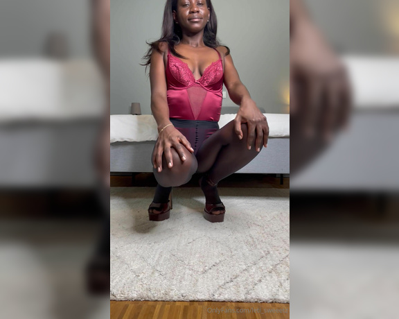 Letisweeetz aka leti_sweeetz Nulons - 11-08-2023 OnlyFans Video - I love how smooth these nylons feel