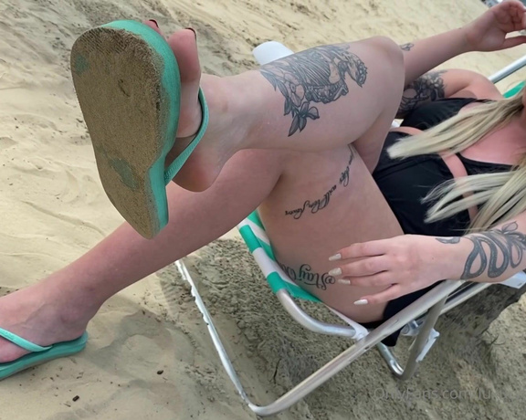 Luxury Fetish Dolls Brazil aka luxuryfetishdollsbrazil Foot Fetish - 01-05-2021 OnlyFans Video - Princess Hello Kitty enjoying her vacation on the beach