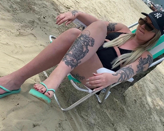 Luxury Fetish Dolls Brazil aka luxuryfetishdollsbrazil Foot Fetish - 01-05-2021 OnlyFans Video - Princess Hello Kitty enjoying her vacation on the beach