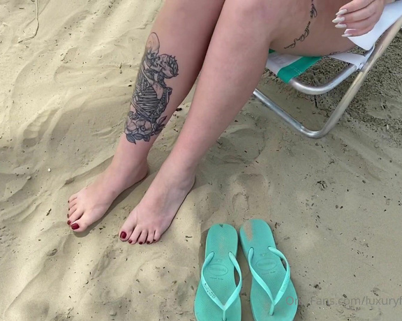 Luxury Fetish Dolls Brazil aka luxuryfetishdollsbrazil Foot Fetish - 01-05-2021 OnlyFans Video - Princess Hello Kitty enjoying her vacation on the beach