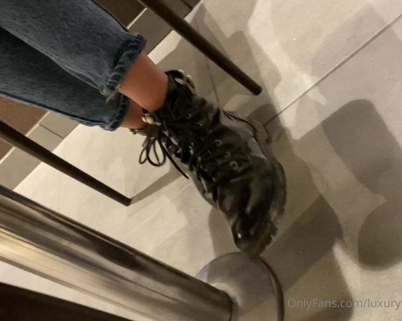 Luxury Fetish Dolls Brazil aka luxuryfetishdollsbrazil Foot Fetish - 10-22-2020 OnlyFans Video - Stinky socks in Mc donalds