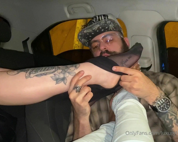 Luxury Fetish Dolls Brazil aka luxuryfetishdollsbrazil Foot Fetish - 07-06-2020 OnlyFans Video - feetjaqueline and hellokittyfeet Double Foot Worship in the Car