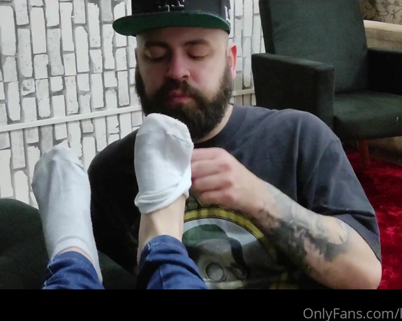 Luxury Fetish Dolls Brazil aka luxuryfetishdollsbrazil Foot Fetish - 09-07-2021 OnlyFans Video - Goddess Nikka Slave sniff my very stinky socks and lick Escravinho cheirando chulé e lambendo as