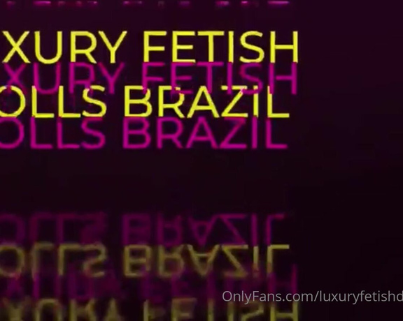 Luxury Fetish Dolls Brazil aka luxuryfetishdollsbrazil Foot Fetish - 10-19-2021 OnlyFans Video - Stinky feet in the park New video coming soon