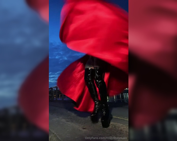 Mistress Youko aka mistressyouko Findom - 05-19-2024 OnlyFans Video - Im traveling with my redblack cape this time