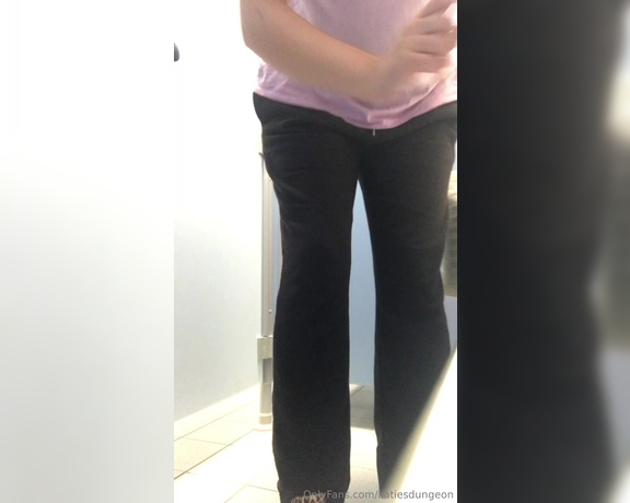 NurseKatiesFeet aka katiesdungeon Foot Fetish - 10-17-2023 OnlyFans Video - I pulled my back at work at the weekend so Ive been going swimming to try