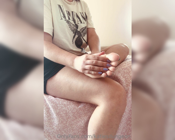 NurseKatiesFeet aka katiesdungeon Foot Fetish - 05-30-2023 OnlyFans Video - Over a minutes worth of rubbing to feast your eyes on