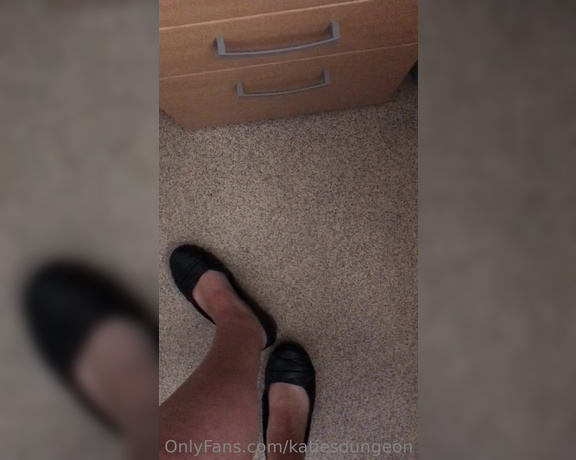 NurseKatiesFeet aka katiesdungeon Foot Fetish - 06-14-2023 OnlyFans Video - Take a walk with me in my work shoes