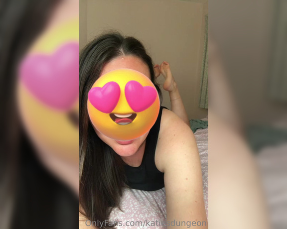 NurseKatiesFeet aka katiesdungeon Foot Fetish - 08-24-2023 OnlyFans Video - The pose in all its glory  I do wonder why its called that Out of