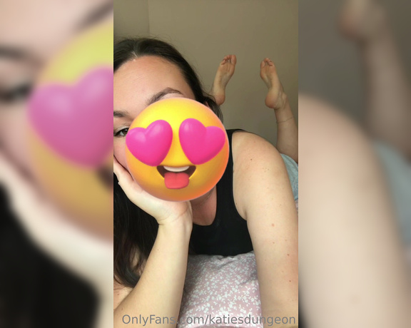 NurseKatiesFeet aka katiesdungeon Foot Fetish - 08-24-2023 OnlyFans Video - The pose in all its glory  I do wonder why its called that Out of