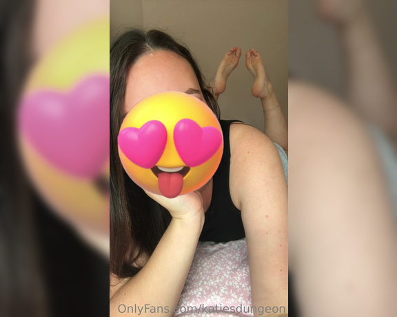 NurseKatiesFeet aka katiesdungeon Foot Fetish - 08-24-2023 OnlyFans Video - The pose in all its glory  I do wonder why its called that Out of