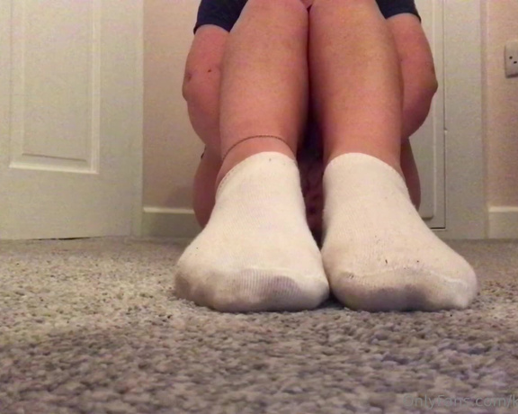 NurseKatiesFeet aka katiesdungeon Foot Fetish - 11-02-2023 OnlyFans Video - Its time for a stinky sock removal