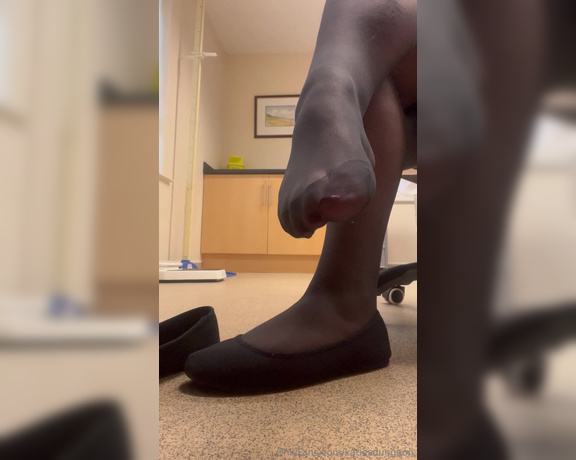 NurseKatiesFeet aka katiesdungeon Foot Fetish - 09-17-2024 OnlyFans Video - Good evening tights lovers