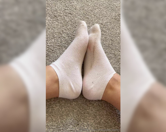 NurseKatiesFeet aka katiesdungeon Foot Fetish - 05-14-2024 OnlyFans Video - My most sold worn items are definitely white ankle socks