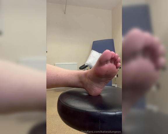 NurseKatiesFeet aka katiesdungeon Foot Fetish - 05-18-2024 OnlyFans Video - Hot n dirty