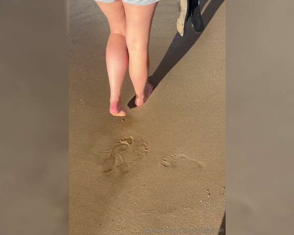 NurseKatiesFeet aka katiesdungeon Foot Fetish - 10-13-2024 OnlyFans Video - Beach day number 1