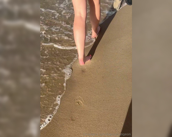 NurseKatiesFeet aka katiesdungeon Foot Fetish - 10-13-2024 OnlyFans Video - Beach day number 1