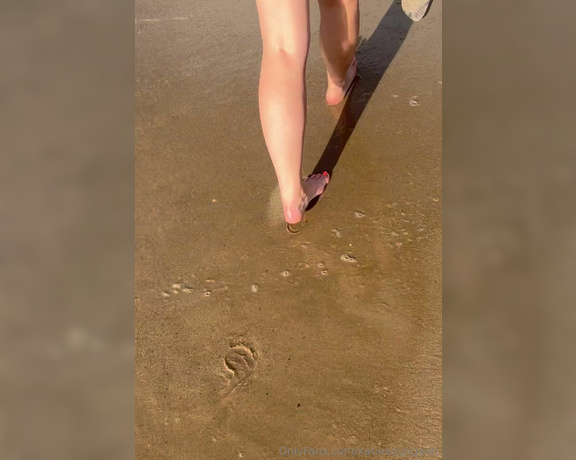 NurseKatiesFeet aka katiesdungeon Foot Fetish - 10-13-2024 OnlyFans Video - Beach day number 1