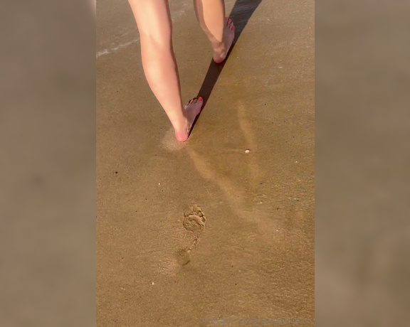 NurseKatiesFeet aka katiesdungeon Foot Fetish - 10-13-2024 OnlyFans Video - Beach day number 1