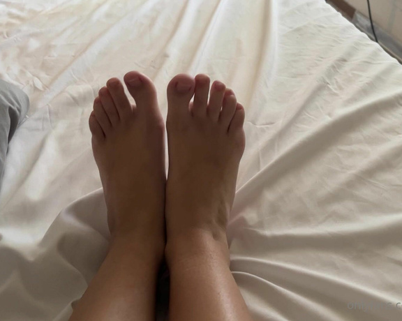 Venus Valentina aka ligmavenus Femdom - 10-21-2022 OnlyFans Video - would you suck them, fuck them, or rub them  also i wanna get a pedicure