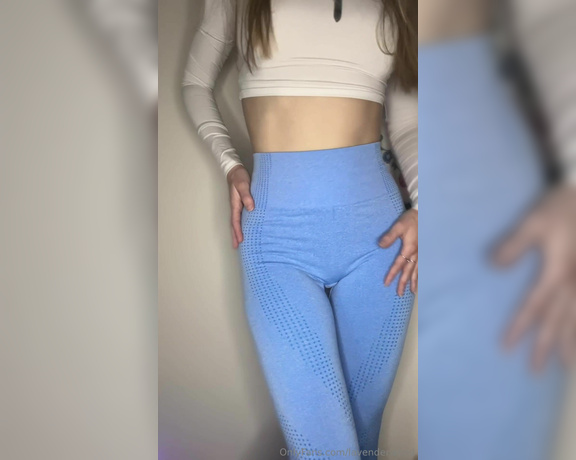 Lavender Wood aka lavenderwood Findom - 01-10-2024 OnlyFans Video - Gratuitously showing off my ass in these leggings