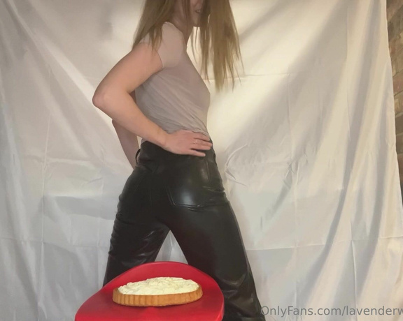 Lavender Wood aka lavenderwood Findom - 02-15-2024 OnlyFans Video - Another fine cake sit