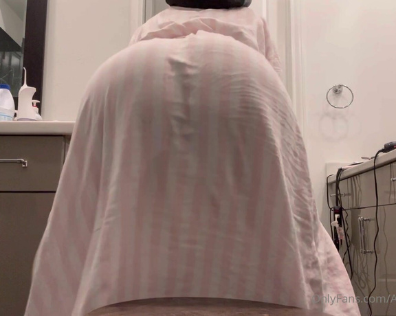 Ebonykinkyqueen aka ebonykinkyqueen Femdom - 10-09-2024 OnlyFans Video - NEWVerbal morning funky ripe ass amp FartsEncouraging you to lick my big onion not amp devour