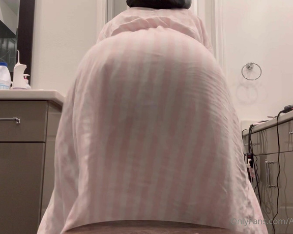 Ebonykinkyqueen aka ebonykinkyqueen Femdom - 10-09-2024 OnlyFans Video - NEWVerbal morning funky ripe ass amp FartsEncouraging you to lick my big onion not amp devour