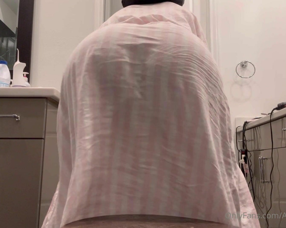 Ebonykinkyqueen aka ebonykinkyqueen Femdom - 10-09-2024 OnlyFans Video - NEWVerbal morning funky ripe ass amp FartsEncouraging you to lick my big onion not amp devour